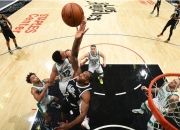 爱游戏官网-凯尔特人逆转上海队，伦纳德扛起全队