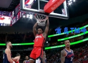 爱游戏入口-火箭险胜快船，拉文高光表现