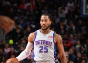 爱游戏APP-老将新秀联手作战，场上呈现绝妙组合，斗志昂扬