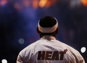 爱游戏APP-奥斯梅恩惊艳四座，F1新赛季揭幕战之夜的跨界启示