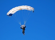 爱游戏网页版-跨界称王，从绿茵到街道，征服者的唯一法则