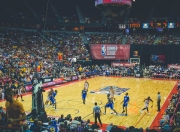 爱游戏大厅-哈利伯顿让比赛提前失去悬念，马刺击溃奇才