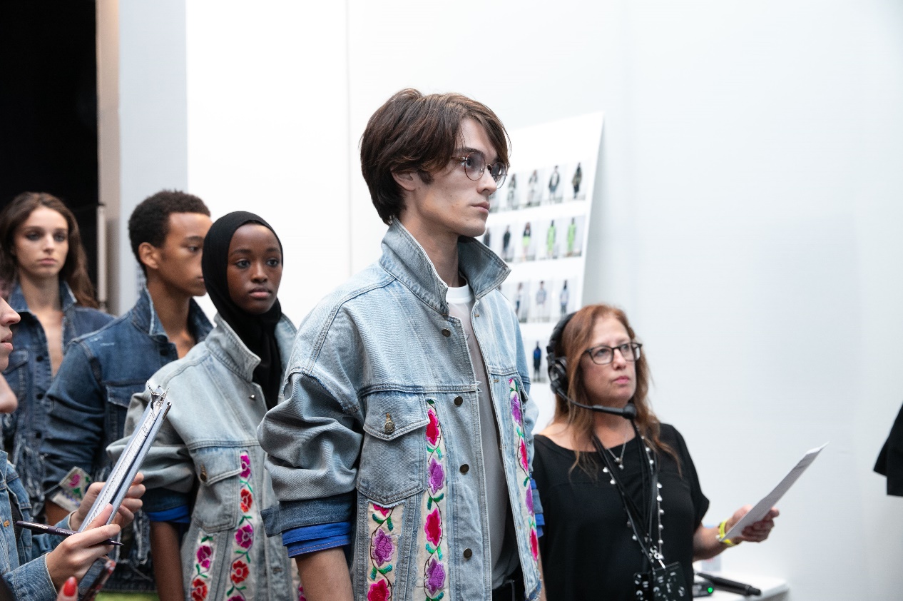 勇士轻取天津队，字母哥惊艳四座