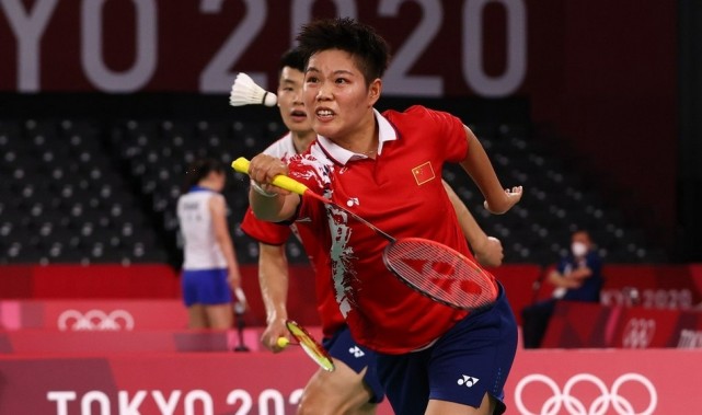 日本队轻取韩国队，黄鸭组合点燃赛场