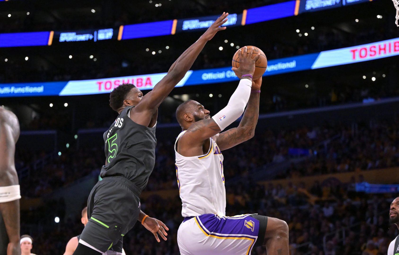 湖人绝杀热火，欧文带队取胜