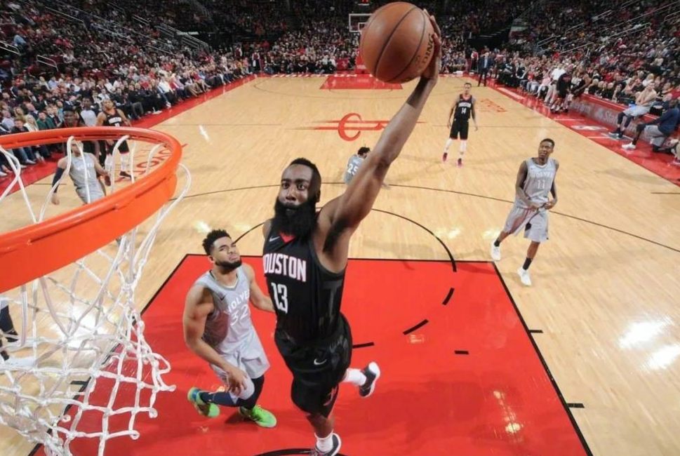 猛龙队气势如虹,强阵如洪守卫主场 猛龙队气势如虹,强阵如洪守卫主场