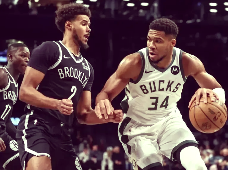 雄鹿队主场邀请观众参加比赛