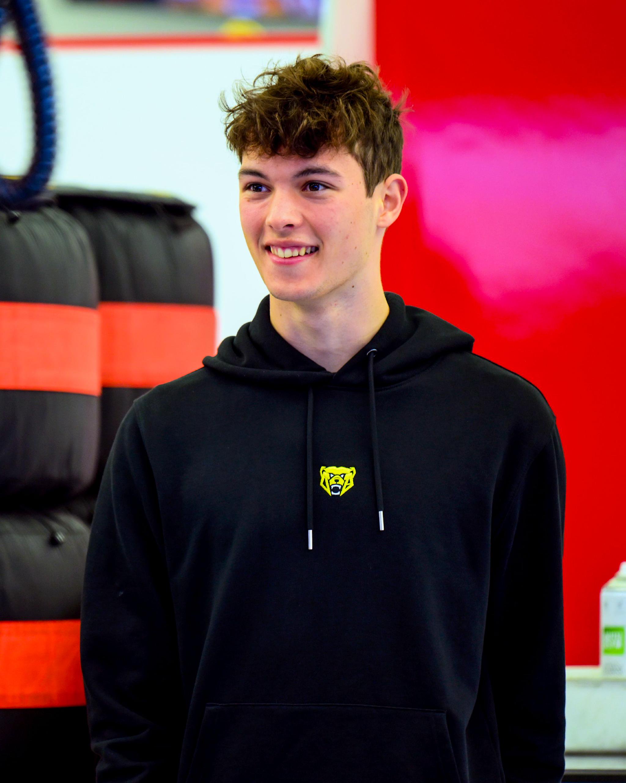 威廉姆斯险胜哈斯车队，皮亚斯特里扛起全队